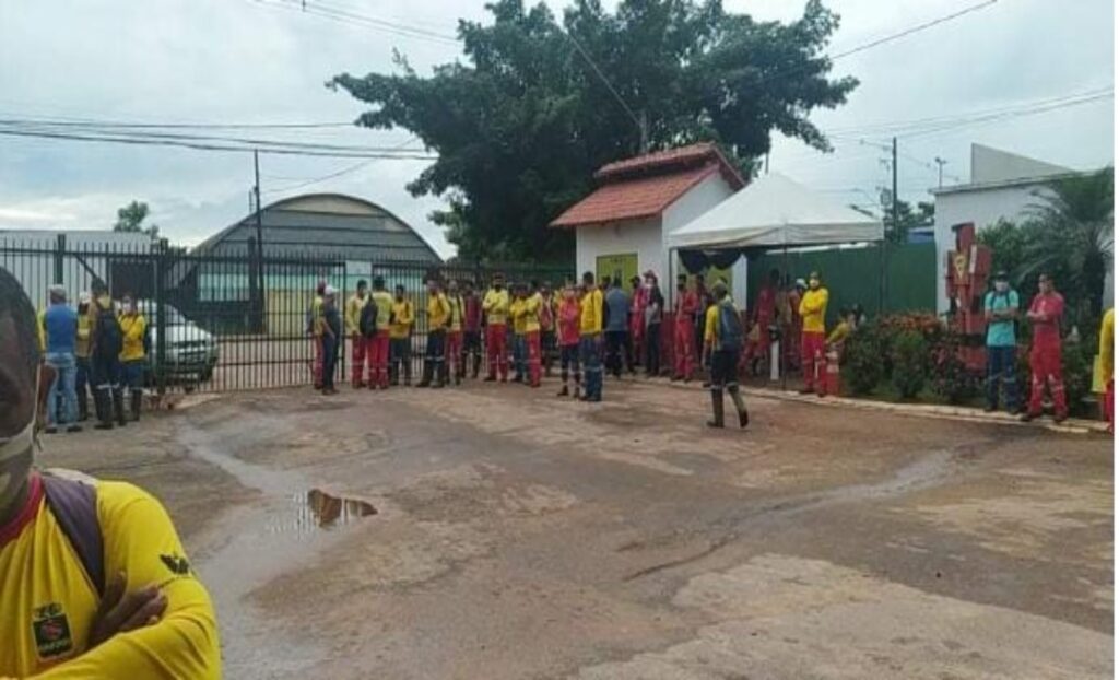 Com atraso de dois meses, funcionários da Zeladoria fazem novo protesto em Rio Branco