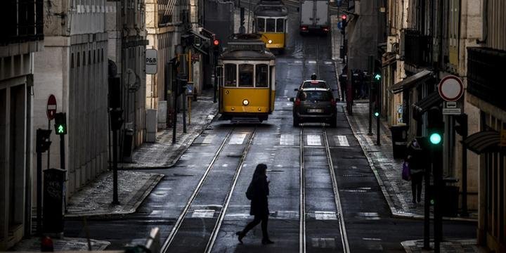 Portugal reduz número de mortes e de internações após confinamento severo