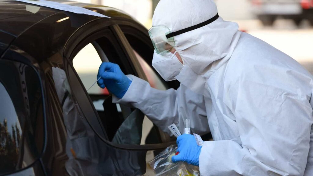 Brasil registra 11,9 milhões de casos de covid-19 e 2.438 novas mortes