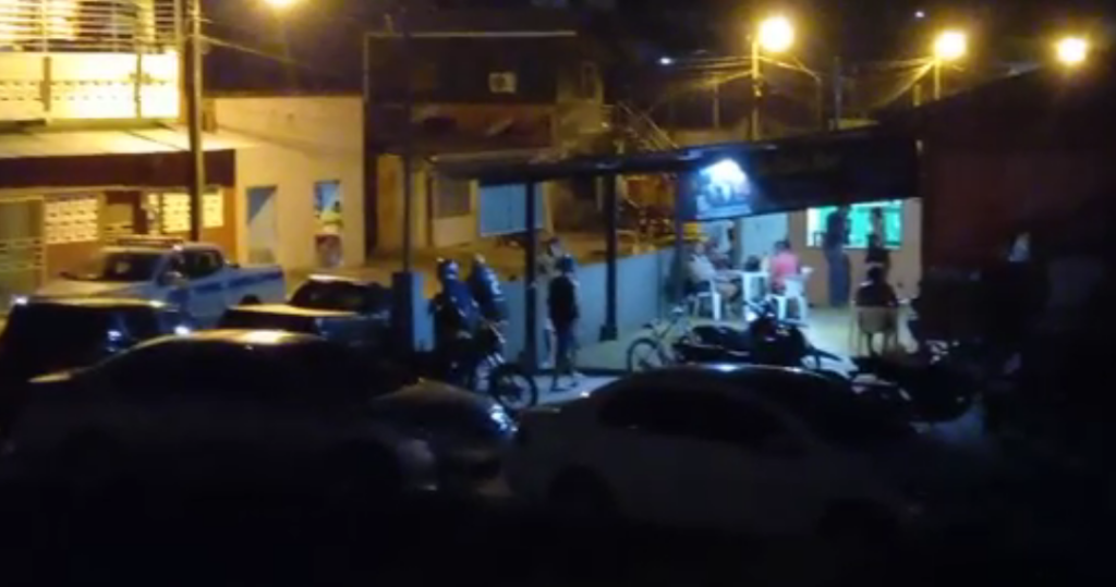 Vídeo: homem é agredido em bar de Cruzeiro do Sul após pedir capacete emprestado e receber um “não”
