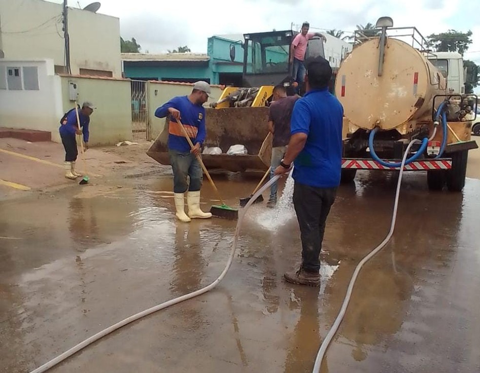 Rio Iaco sai da cota de transbordo, mas mais de 1,3 mil pessoas continuam em abrigos em Sena Madureira