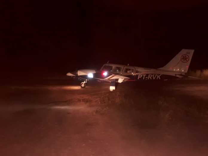 Avião que transportava paciente com Covid-19 tem dificuldades para decolar por conta da escuridão na pista de pouso de Santa Rosa do Purus
