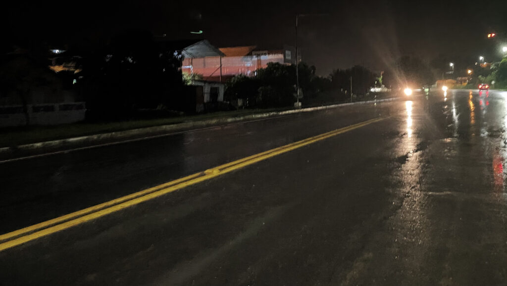 Moradores reclamam de escuridão na Avenida Coronel Mâncio Lima, em Cruzeiro do Sul