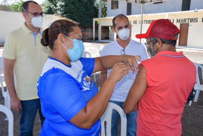 Em quatro pontos de atendimento, Prefeitura de Cruzeiro do Sul vacina idosos de 63 a 64 anos início conteúdo