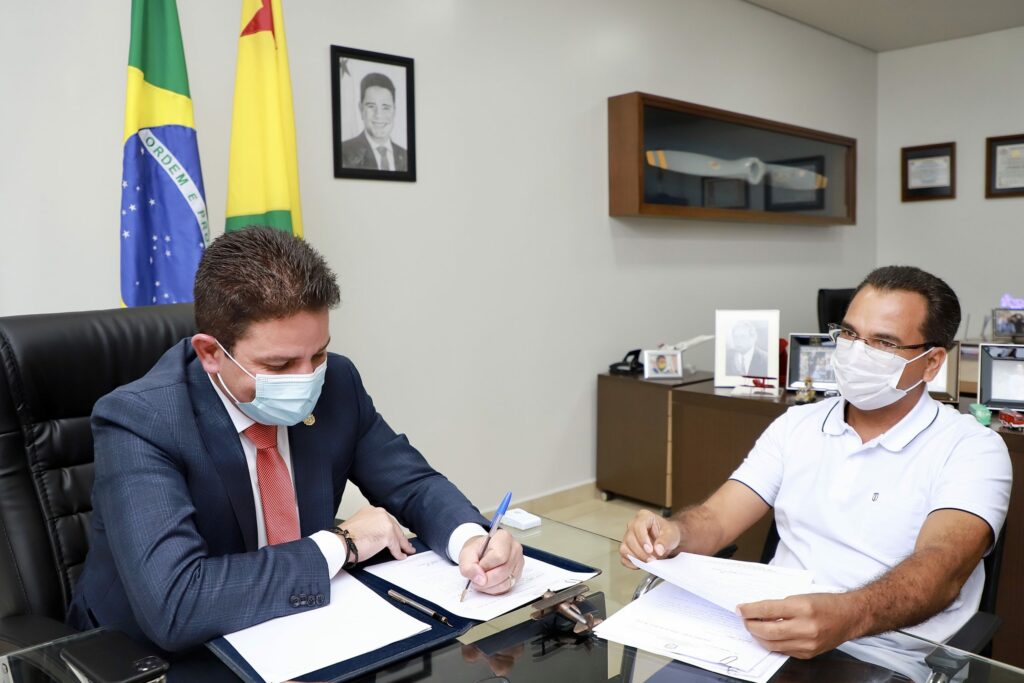 Prefeitos do Juruá recebem garantias de investimentos em reunião com o governador