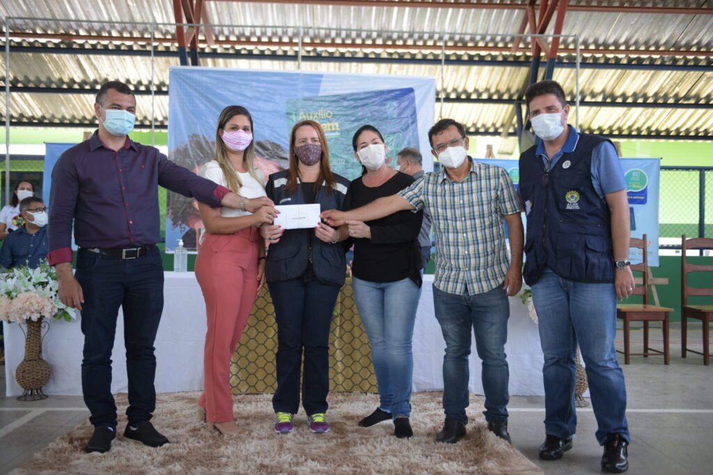 Com entrega em Mâncio Lima, governo alcança três mil famílias com o Cartão do Bem