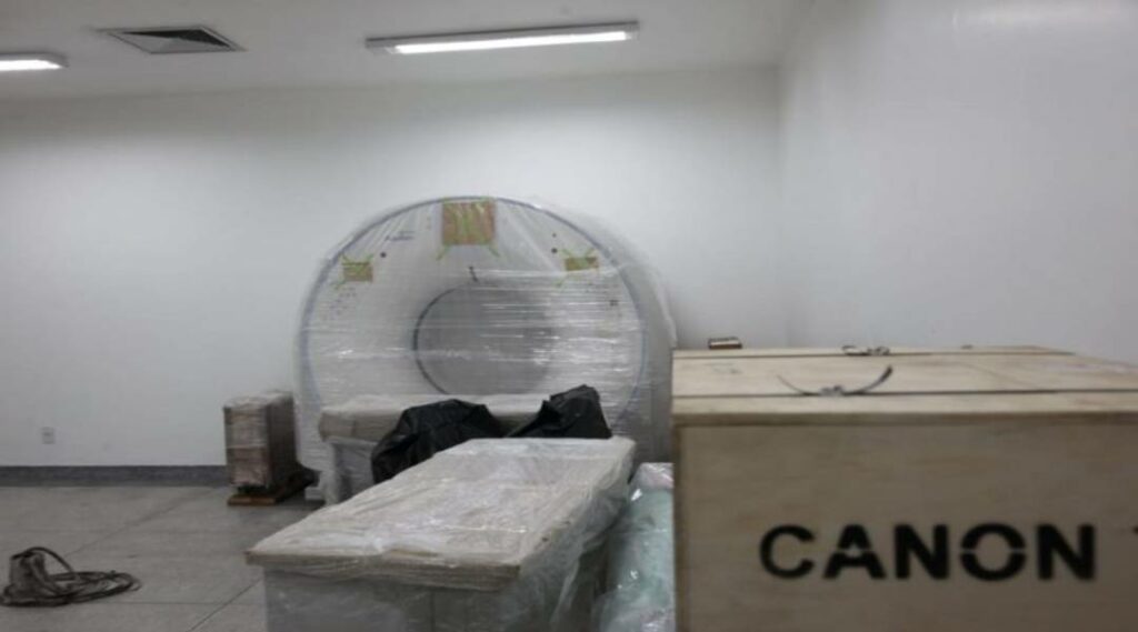 Para não paralisar atendimento de máquina antiga, novo tomógrafo de Cruzeiro do Sul ainda não foi instalado