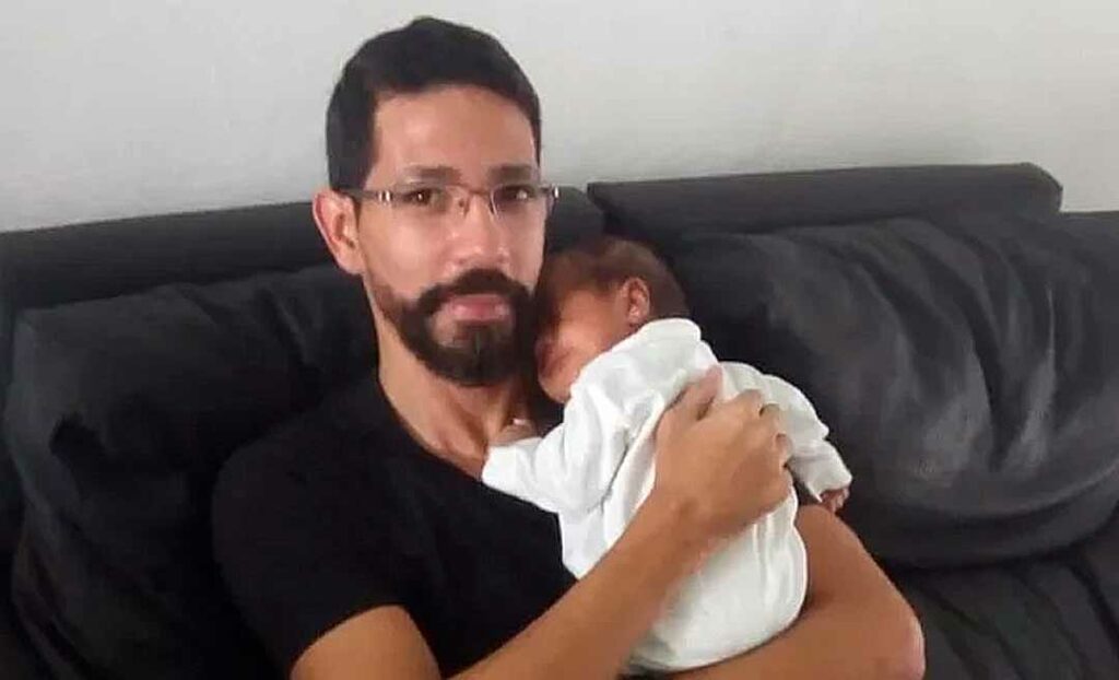 Policial federal acusado de matar a filha de 2 meses é demitido por abandono de emprego