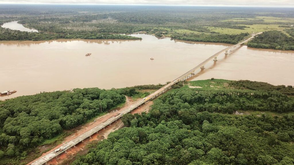 Acre vai pedir a Bolsonaro liberação de tráfego de veículos em ponte antes da inauguração