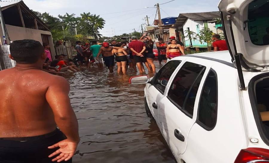Populares quebram decreto e aglomeram na Água Preta, neste domingo (4)