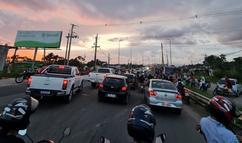Após protestos na Ponte da União, Energisa promete religar energia no bairro Miritizal