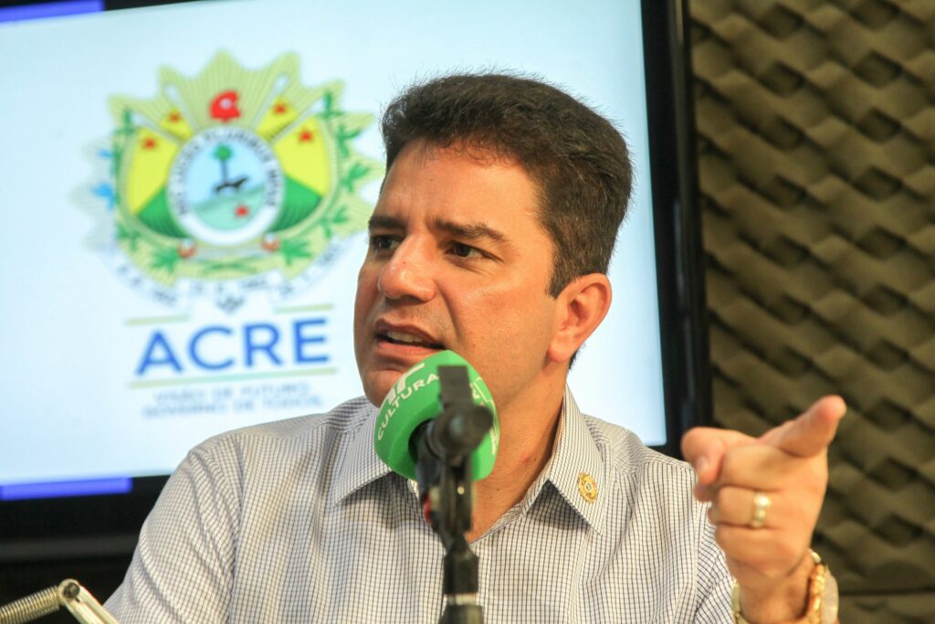 “Investigar é um favor que me fazem”, diz governador sobre CPI da Educação