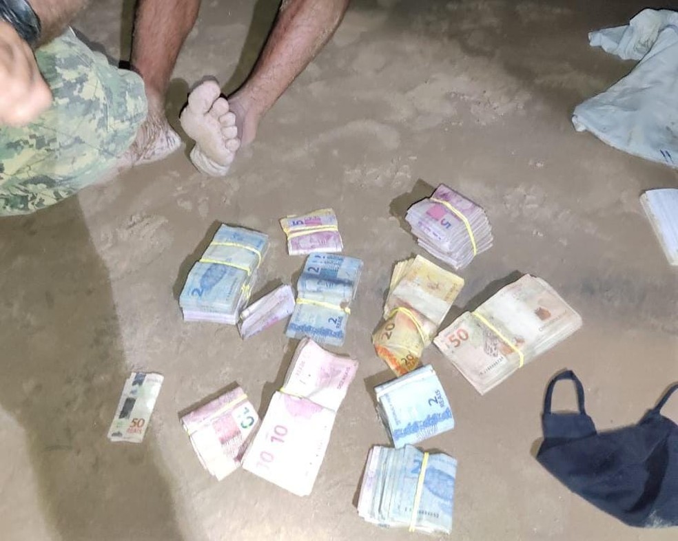 Dupla é presa com mais de R$ 11 mil que teria sido furtado de caixa eletrônico em Marechal Thaumaturgo