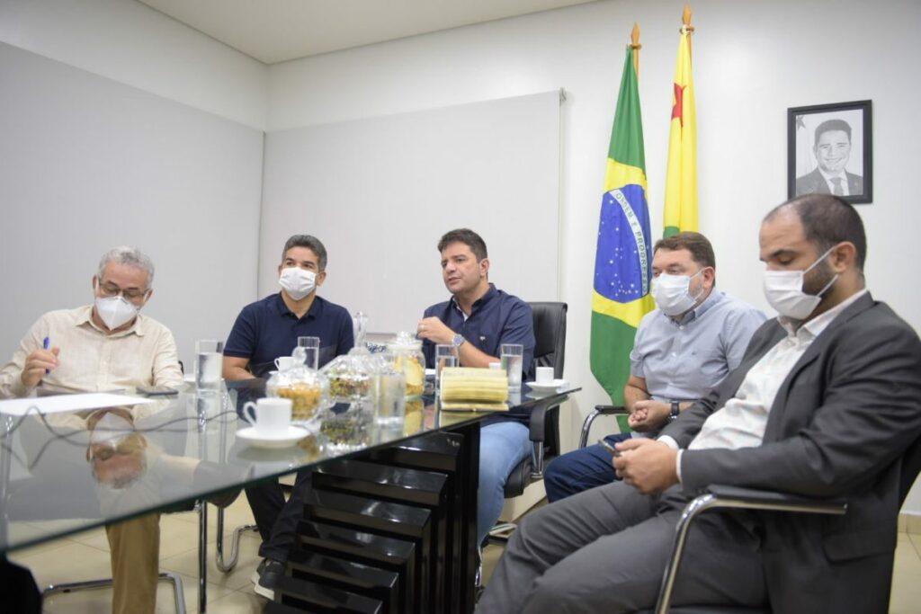 Ao embaixador dos EUA, Gladson solicita parceria com o governo norte-americano