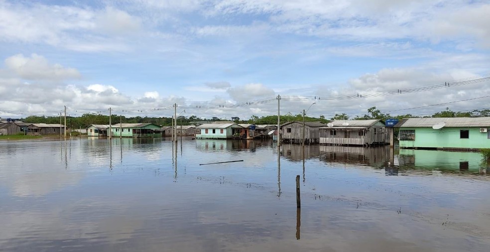 Rio Juruá sai da cota de transbordo, mas ainda há mais de 20 famílias desabrigadas