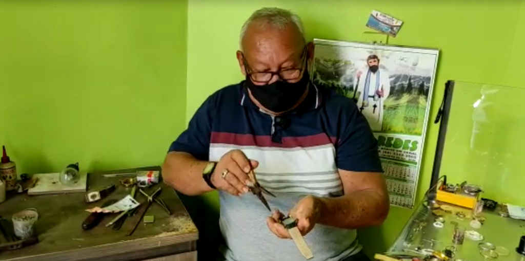 Chico Chepa completa 60 anos que trabalha como relojoeiro em Cruzeiro do Sul