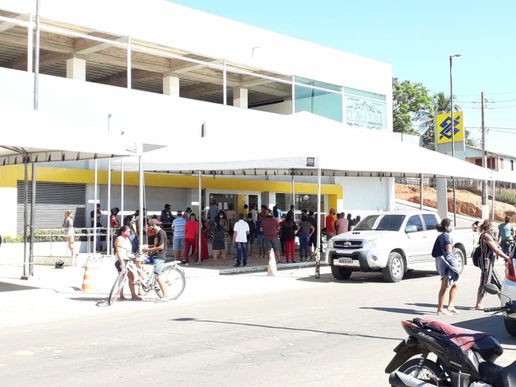 DESRESPEITO: Clientes do Banco do Brasil de Cruzeiro do Sul esperam cerca de 40 minutos em fila para sacar dinheiro