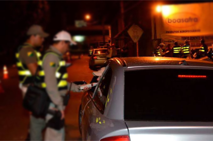 Mantida obrigação de indenizar pessoa que sofreu abordagem policial excessiva em blitz