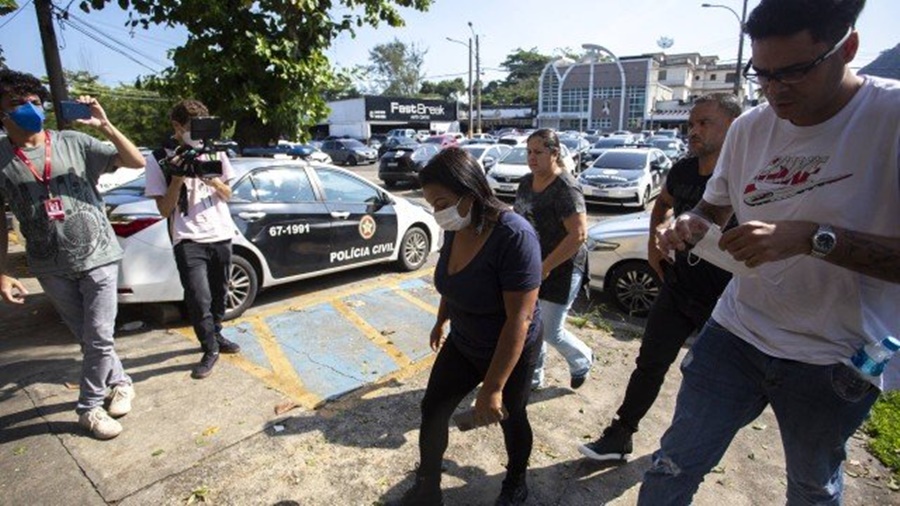 Padrasto de Mc Kevin faz escândalo na delegacia, gera quebra-pau e tumulto com amigos do funkeiro