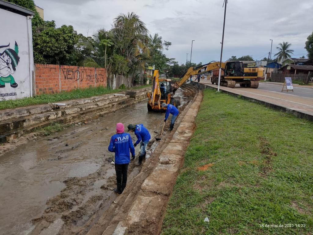 Governo avança com a manutenção da Avenida Mâncio Lima em Cruzeiro do Sul