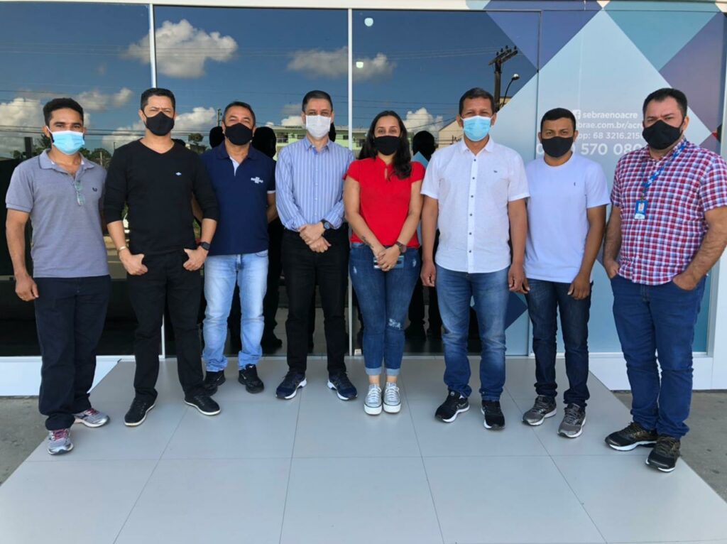 Prefeito Isaac Piyako participa de reunião sobre cidade empreendedora.