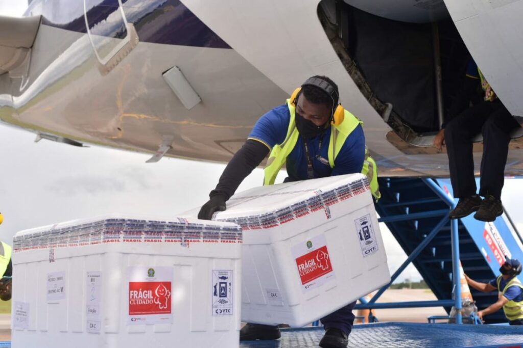 Acre recebe 18º lote de vacinas contra a Covid-19 com 13,3 mil doses do imunizante AstraZeneca