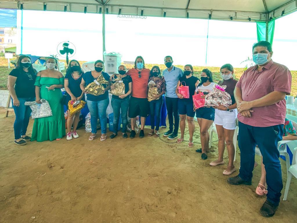 Vereadores Leandro Cândido e Franciney Freitas homenageiam garis de Cruzeiro do Sul