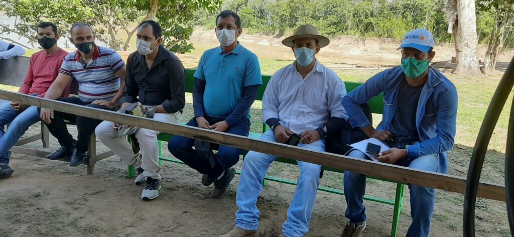 Prefeito Isaac Pyãko, vice-prefeito Vadelio Furtado e equipe se reúnem com moradores do Projeto Cachoeira do Oriente