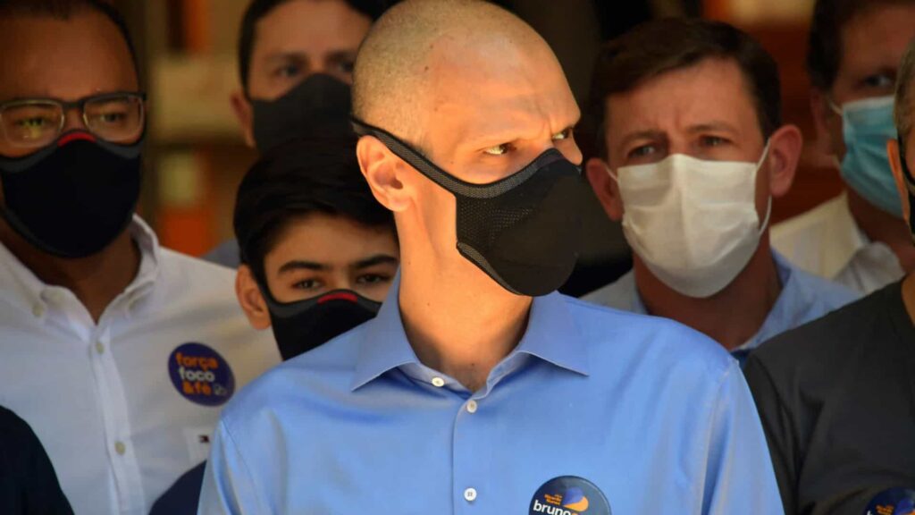 Com câncer no sistema digestivo, Bruno Covas decide se licenciar do cargo