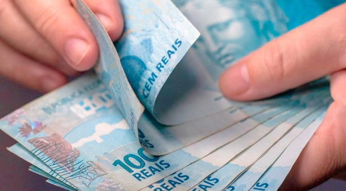 Governo antecipa 13º dos aposentados em duas parcelas; veja o calendário de pagamentos