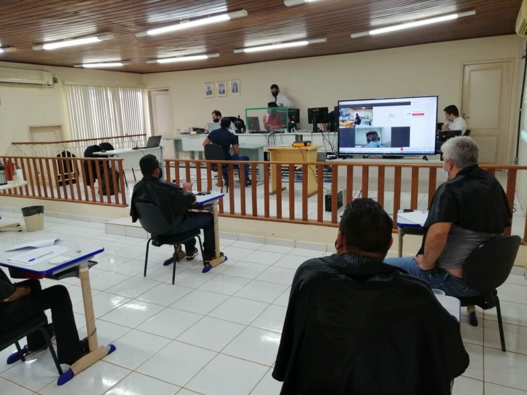 Professor é condenado por assediar sete alunas adolescente