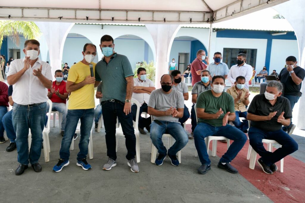 Durante encontro com servidores da Educação, Zequinha Lima e Henrique Afonso agradecem parceria de Nicolau Júnior