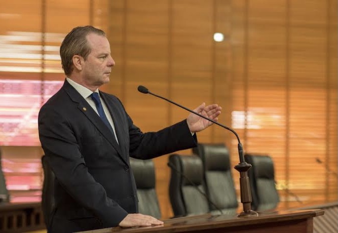 Pedro Longo pede inicio imediato de vacinação de toda a população em paralelo aos grupos prioritários