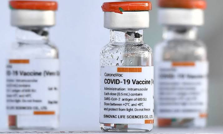 CoronaVac teve 86% de efetividade contra mortes por Covid no Chile, aponta estudo