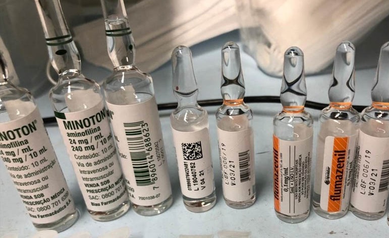 Coren encontra remédios vencidos em UTI de maternidade e PS de Rio Branco; unidades negam