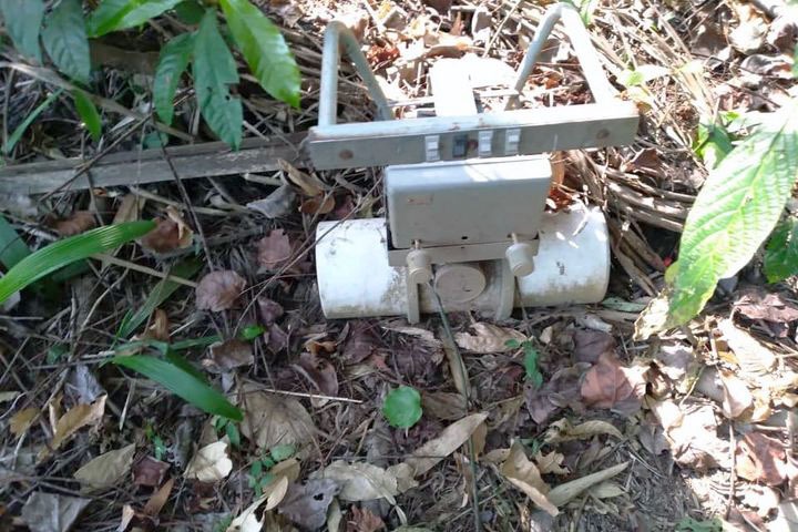 Morador de Rio Branco usa as redes sociais para denunciar peça de raio-X descartado de forma irregularmente