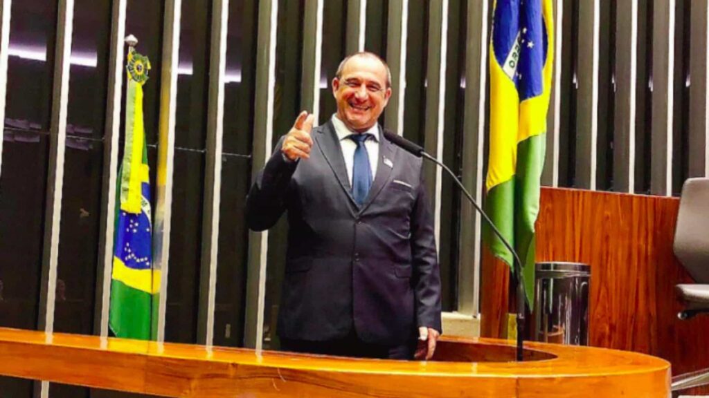 Flagrado com R$ 505 mil em aeroporto é prefeito de cidade com 12 mil habitantes