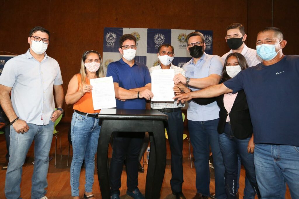 Governo assina ordens de serviço de mais de R$ 6 milhões em obras para sete municípios