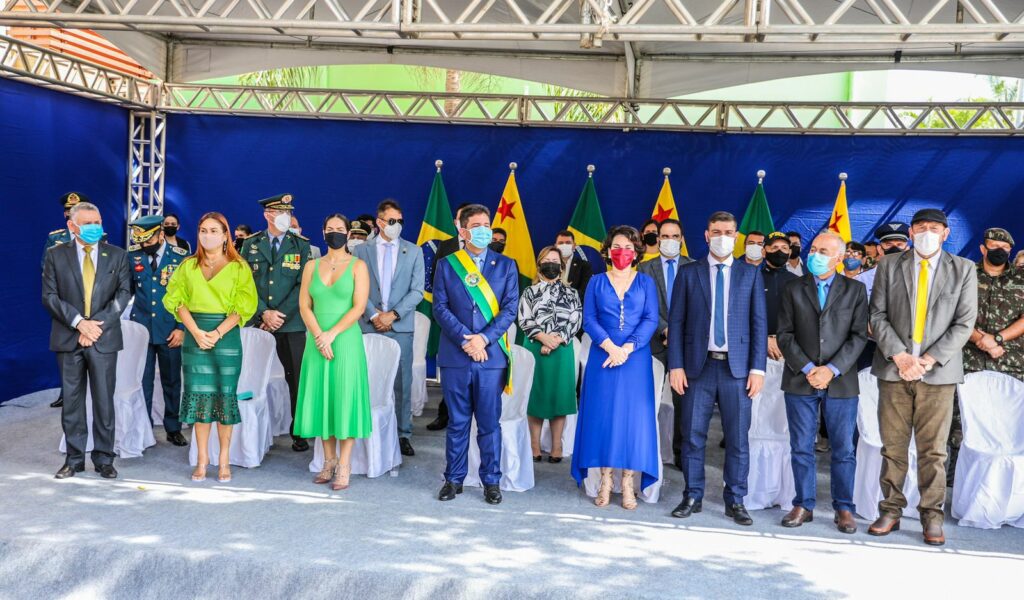 Chefes de poderes do Acre realizam solenidade para hasteamento da bandeira pelo Dia da Independência