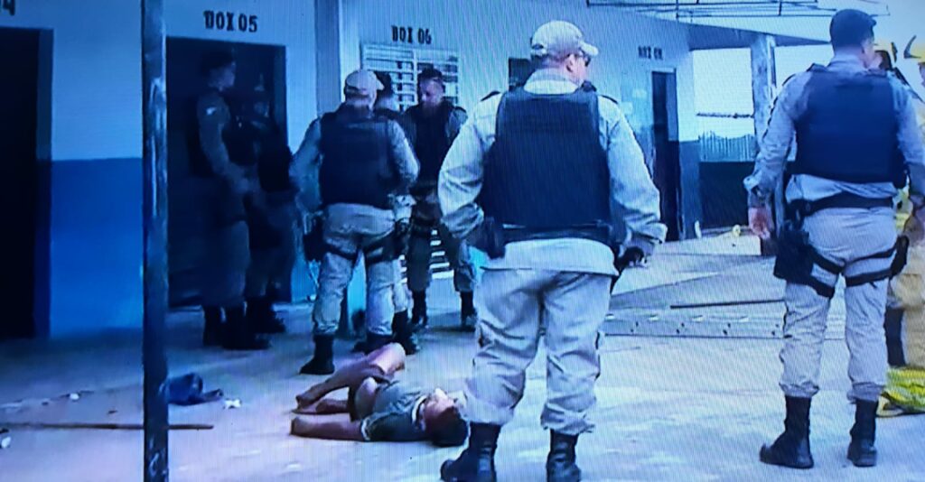 Homem é preso após tentar roubar e atear fogo em boxes no Cais de Cruzeiro do Sul; assista