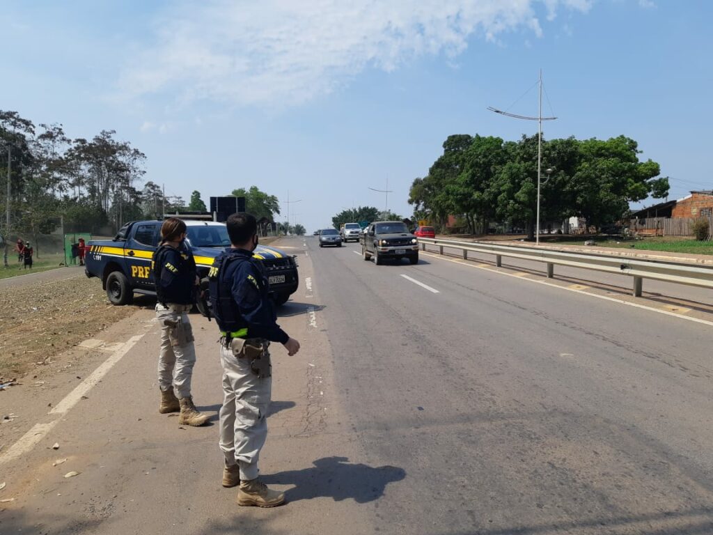 PM e PRF fazem operação contra acidente de trânsito no feriado prolongado no Acre