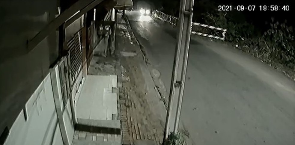 Empregada doméstica é atropelada e motorista foge sem prestar os primeiros socorros; assista