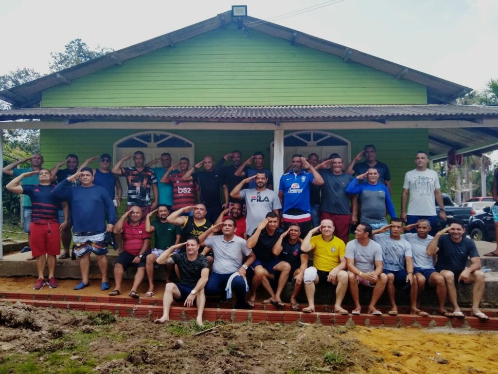 Após quase 30 anos, grupo de ex-soldados se reencontram em Cruzeiro do Sul