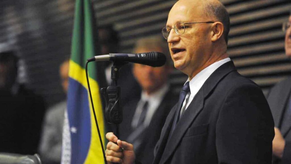 Carlos Neder, médico e fundador do PT, morre de covid-19 em SP