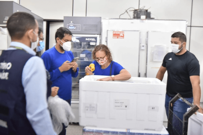 URGENTE: Ministério da Saúde interdita lote de vacina contra Covid-19 enviado ao Acre; entenda