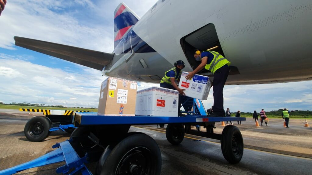 Acre recebe lote com mais de 2,3 mil doses de vacinas da Pfizer
