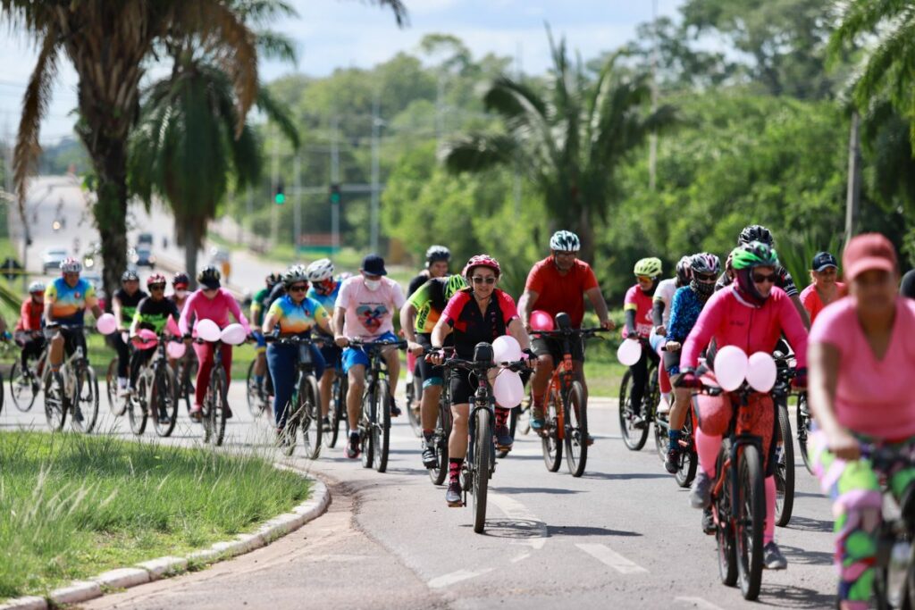 Fundhacre realiza cicleata em alusão ao Outubro Rosa