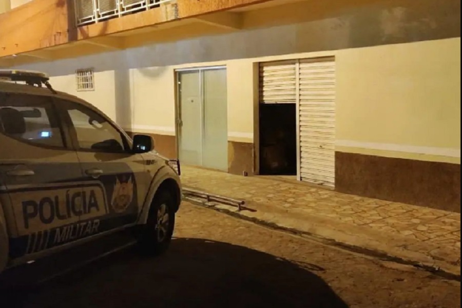 Trio é preso em flagrante roubando fios de deposito em Cruzeiro do Sul