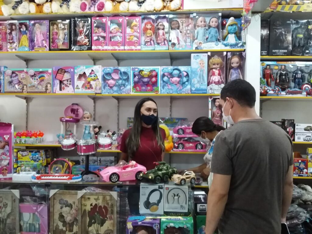 Comerciantes comemoram vendas do Dia das Crianças em Cruzeiro do Sul