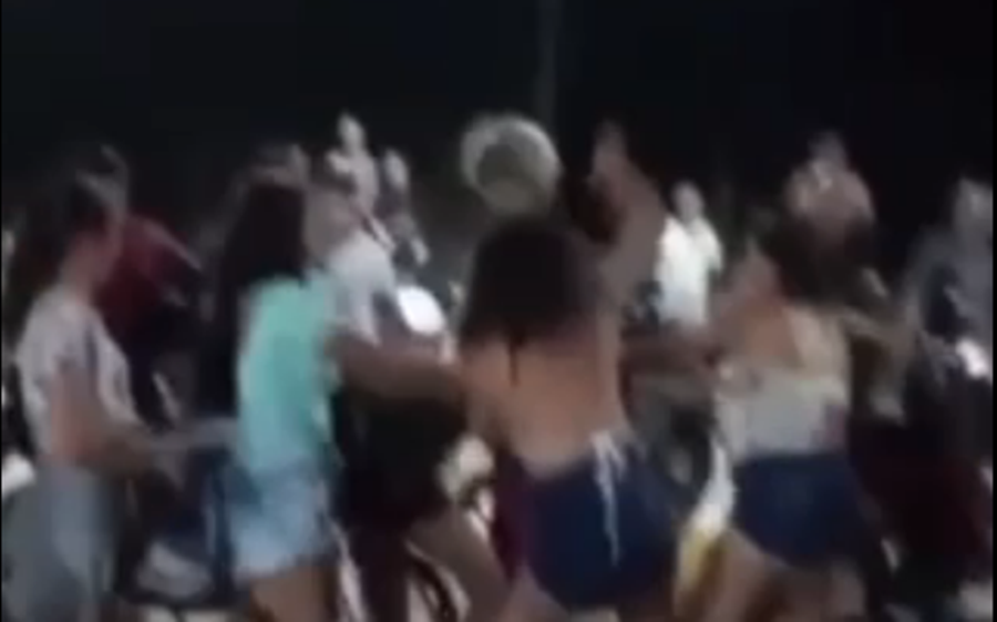 Briga entre duas mulheres é registrada em posto de combustível de Cruzeiro do Sul; assista